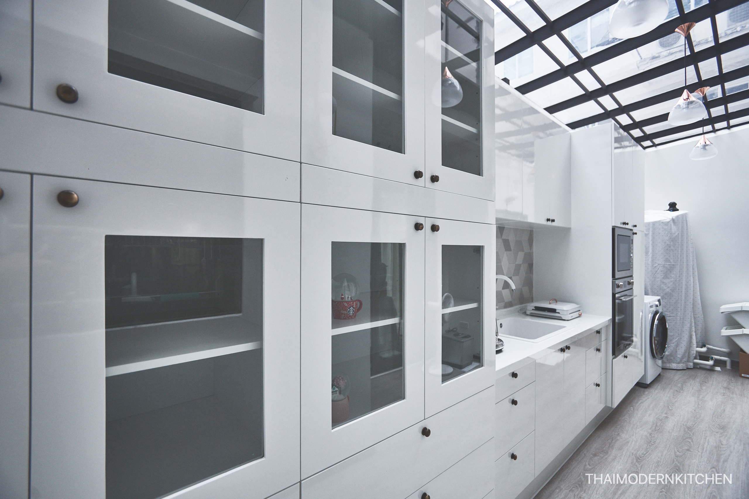 ครัวบ้านคุณรินทร์ ตู้สูง ราคา 👉 100,000 บาท 4.7 ตู้บน+ล่าง และตู้เต็ม