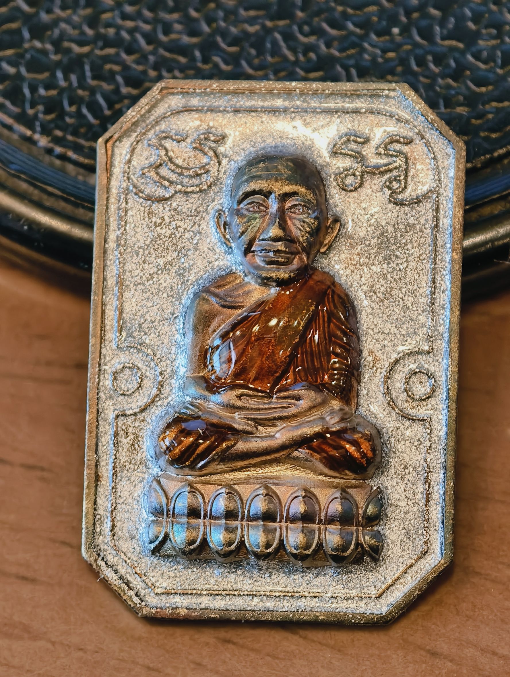 หลวงปู่ทวด หลวงปู่มหาศิลา วัดพระธาตุหมื่นหิน เหยียบน้ำทะเลจืด รุ่น เศรษฐี 168 KA 2827