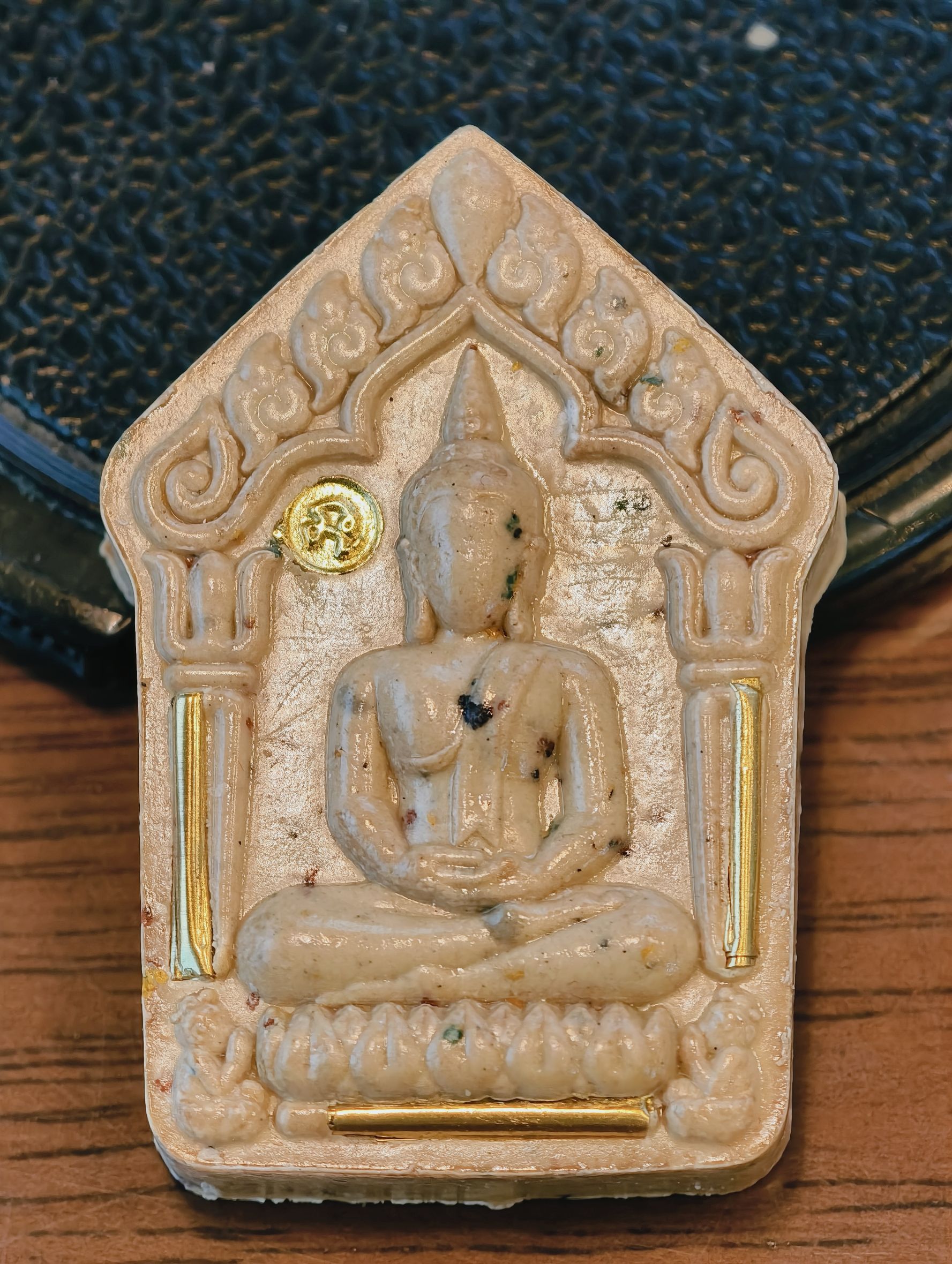 หลวงปู่มหาศิลา สวนสงฆ์แกเปะ ขุนแผน ล้านรวยรวย หลัง พระคาถาหัวใจขุนแผน ตะกรุดทอง 3 ดอก พร้อมหมุดโค้ด KA4242