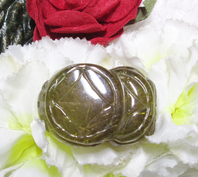 ปี่เซี๊ยะแกะสลักจากไหมทอง