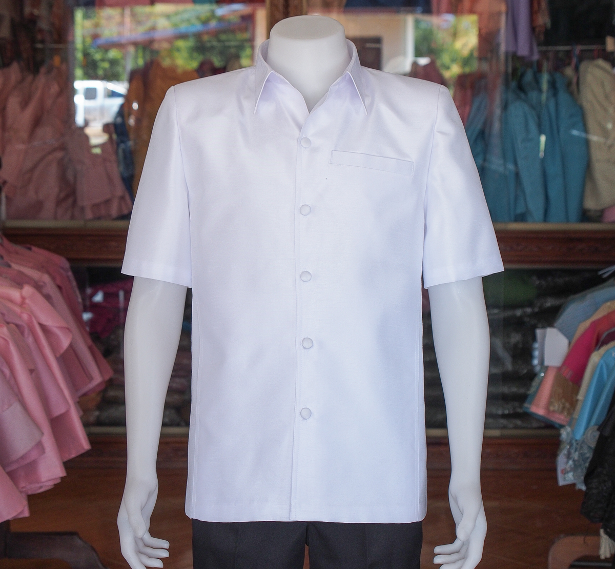 เสื้อผ้าไหมแพรทอง สีขาวโอโม่ ไซส์ L