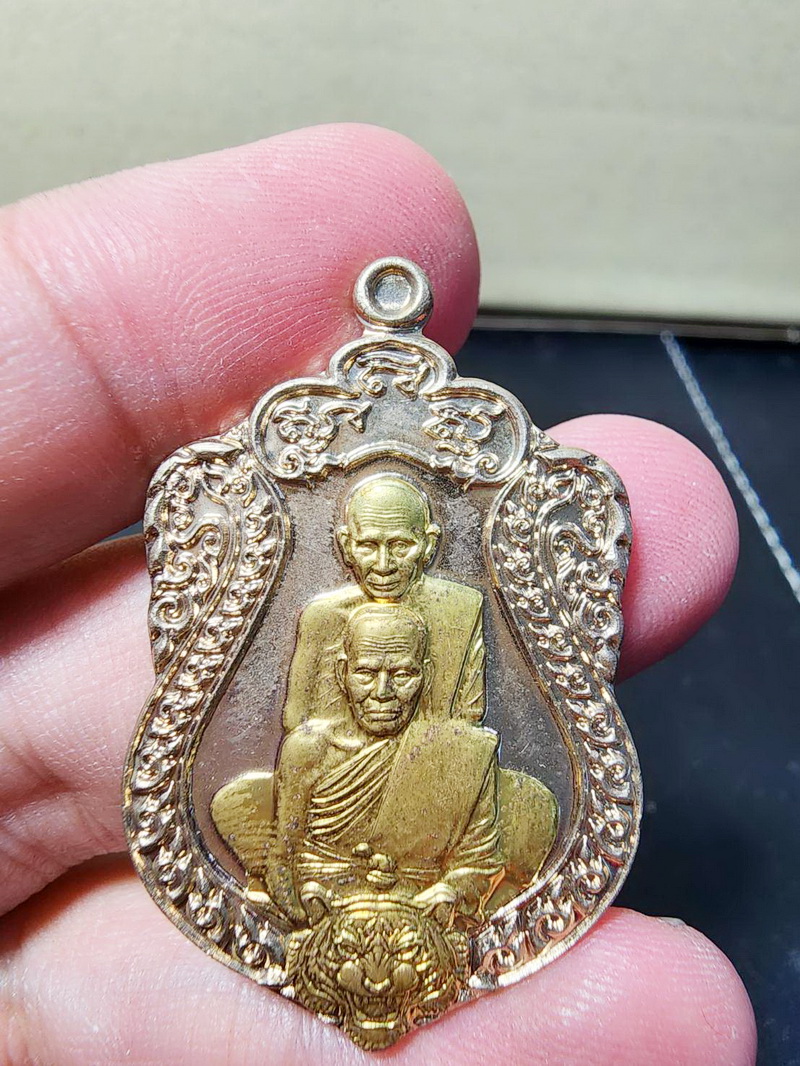 หลวงพ่อพัฒน์ คู่บารมี หลวงพ่อพัฒน์ หลวงพ่อเดิม ยกหน้ากาก (AB5941)