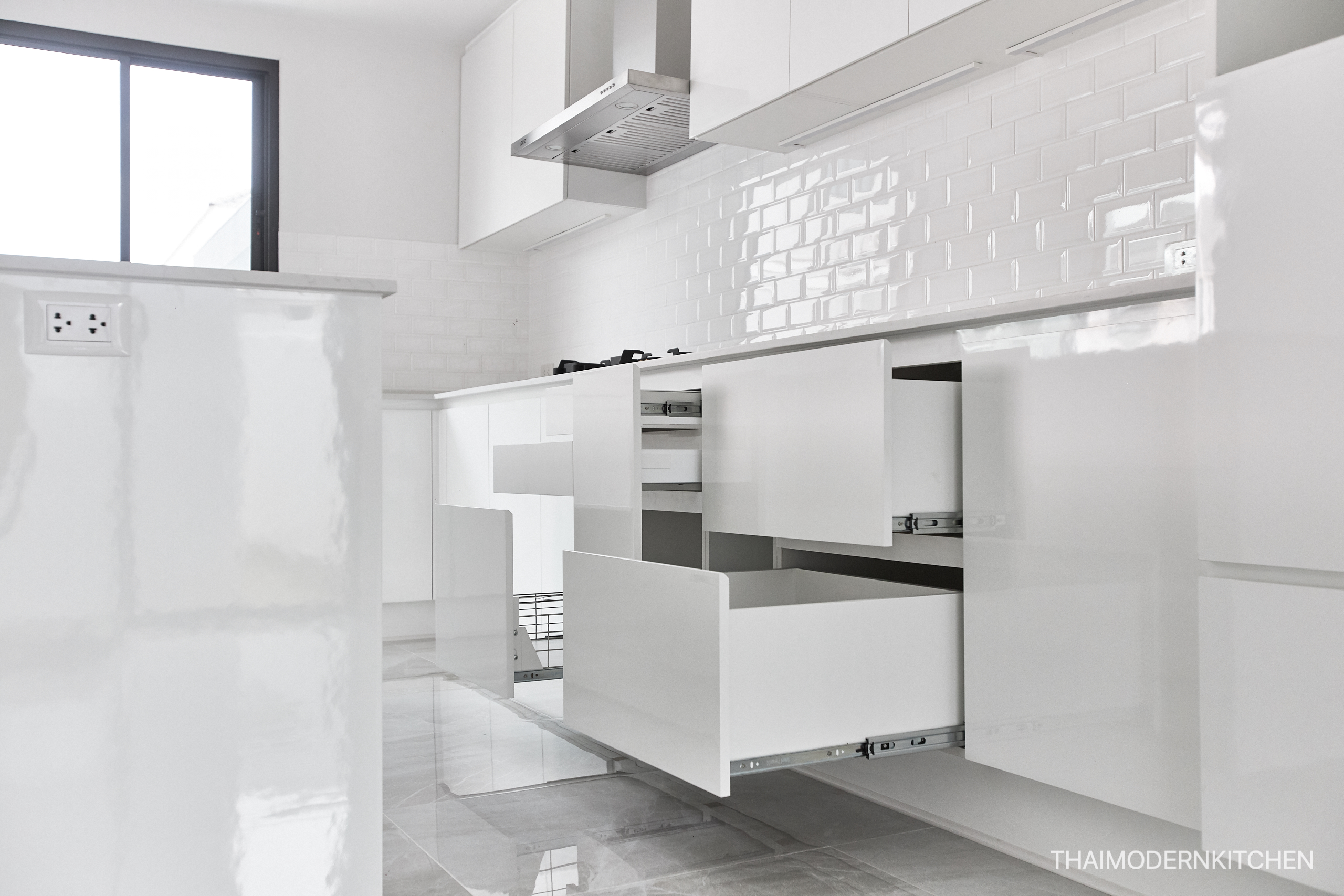 ครัวบิ้วอิน บ้านคุณ โสจิรัต 3+3.3 ตู้ล่าง 4.5 ตู้บน (เว้นติด hood) 1.8 island