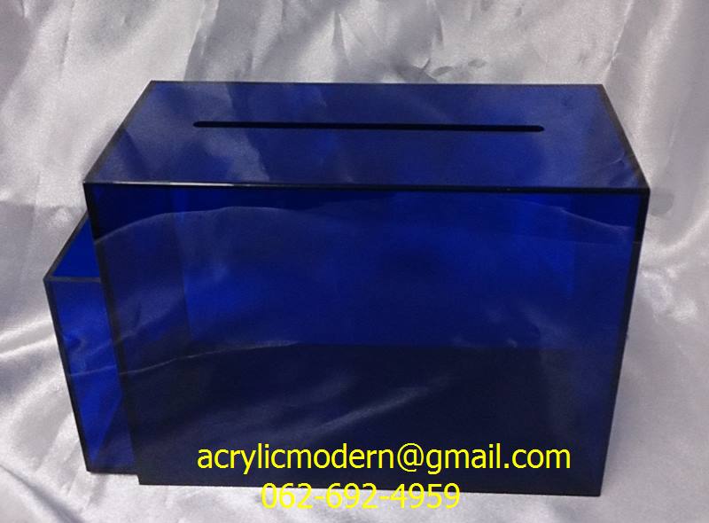 กล่องรับความคิดเห็นสีน้ำเงินโปร่งใส