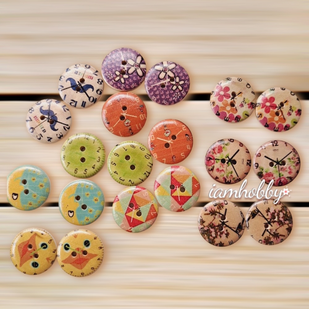 กระดุมไม้ลายนาฬิกาวินเทจ ขนาด 20 มิล คละลาย จัดเป็นคู่ ชุดที่ 1 (แพ็คละ 20 ชิ้น)