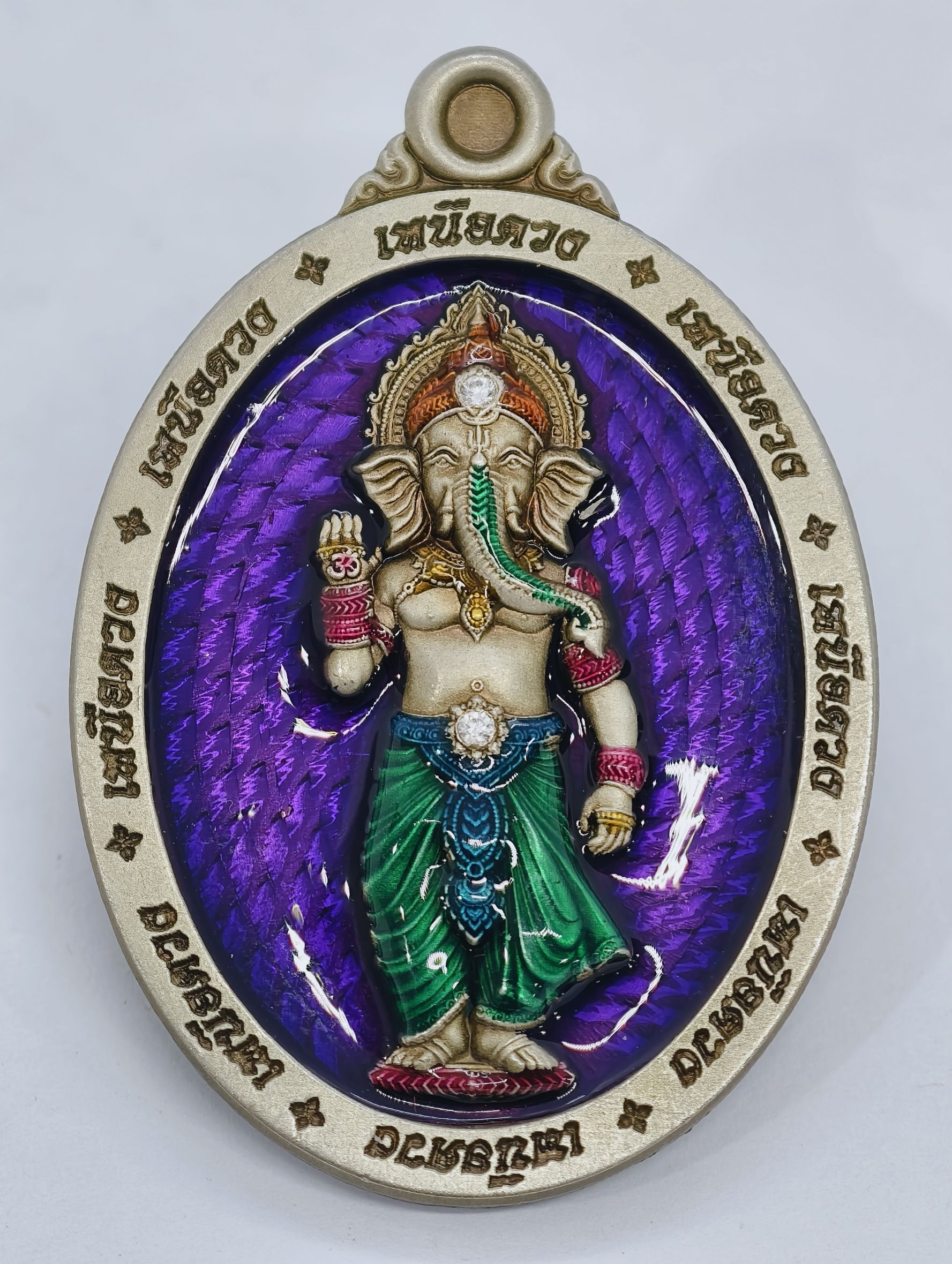 พระพิฆเนศเหนือดวง ฝังเพชร 2 เม็ด ลงยา หน้าหลัง ไม่มีกล่อง AA3434