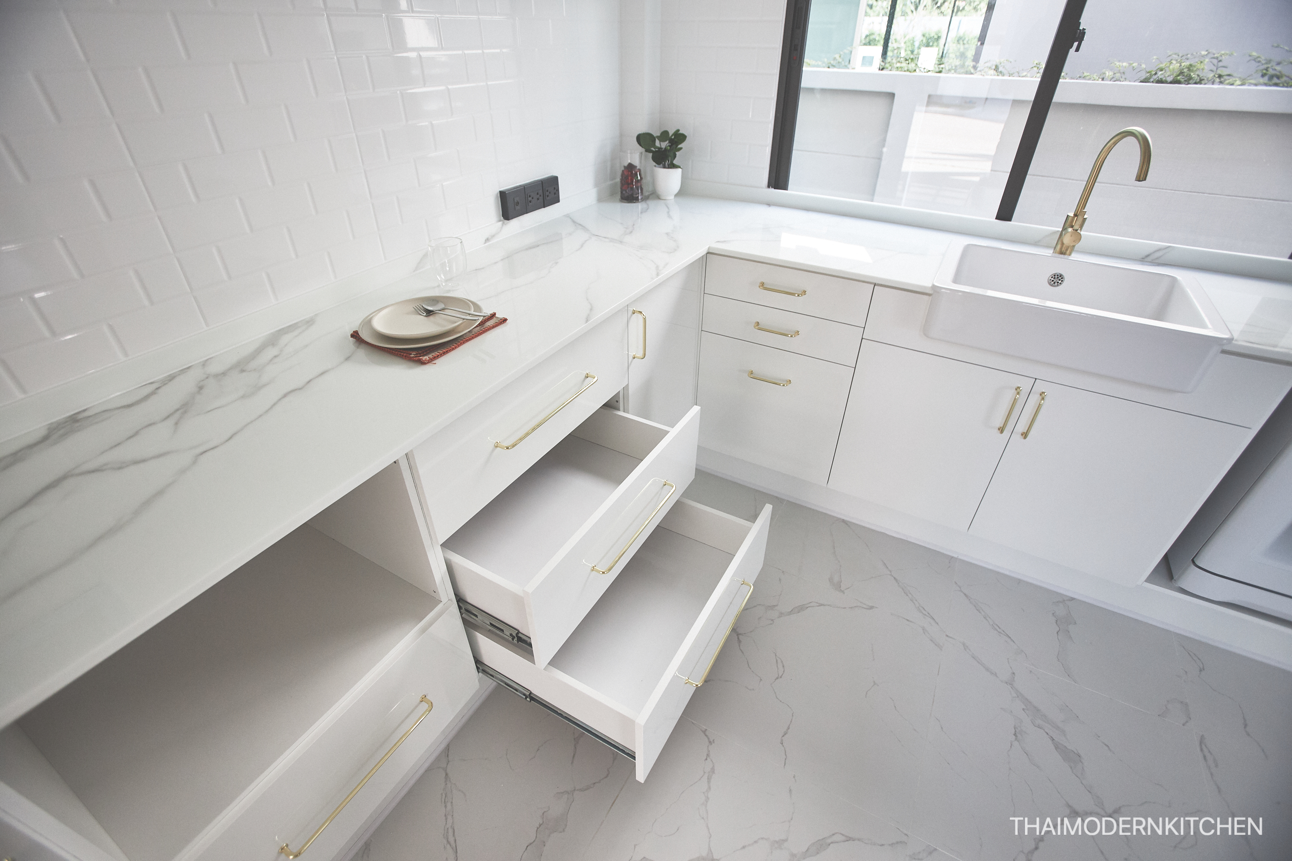 ครัวบิ้วอิน2.2 ตู้ล่าง 2.6 ตู้บน + ล่าง top laminate 59,000 ติดเครื่องล้างจาน