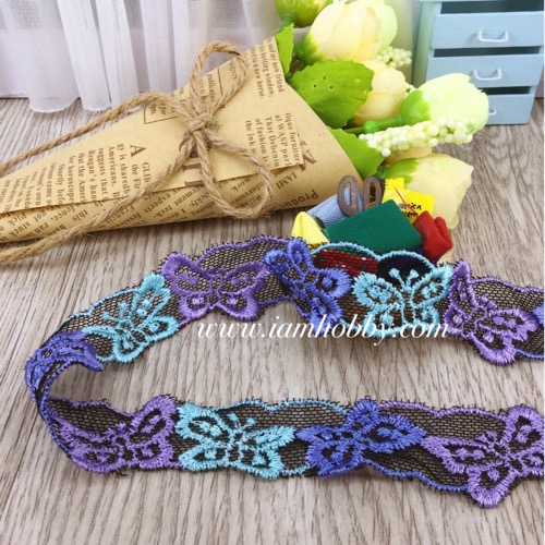 ลูกไม้ผ้าตาข่ายสีดำปักลายผีเสื้อโทนม่วงฟ้า ขนาด 2 cm. (1 หลา)