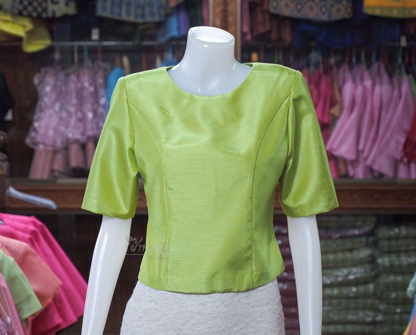เสื้อผ้าไหมแพรทอง สีเขียว ไซส์ M