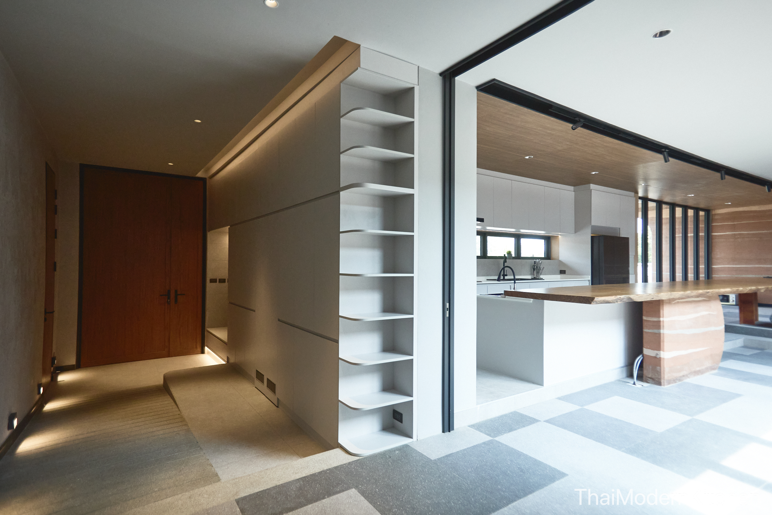 cabinet wall 5 เมตร สูง 3.2 เมตร ราคา 150,000 ไม้ HMR