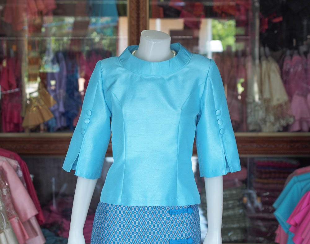 เสื้อผ้าไหมแพรทอง สีฟ้า คอตั้ง ไซส์ L