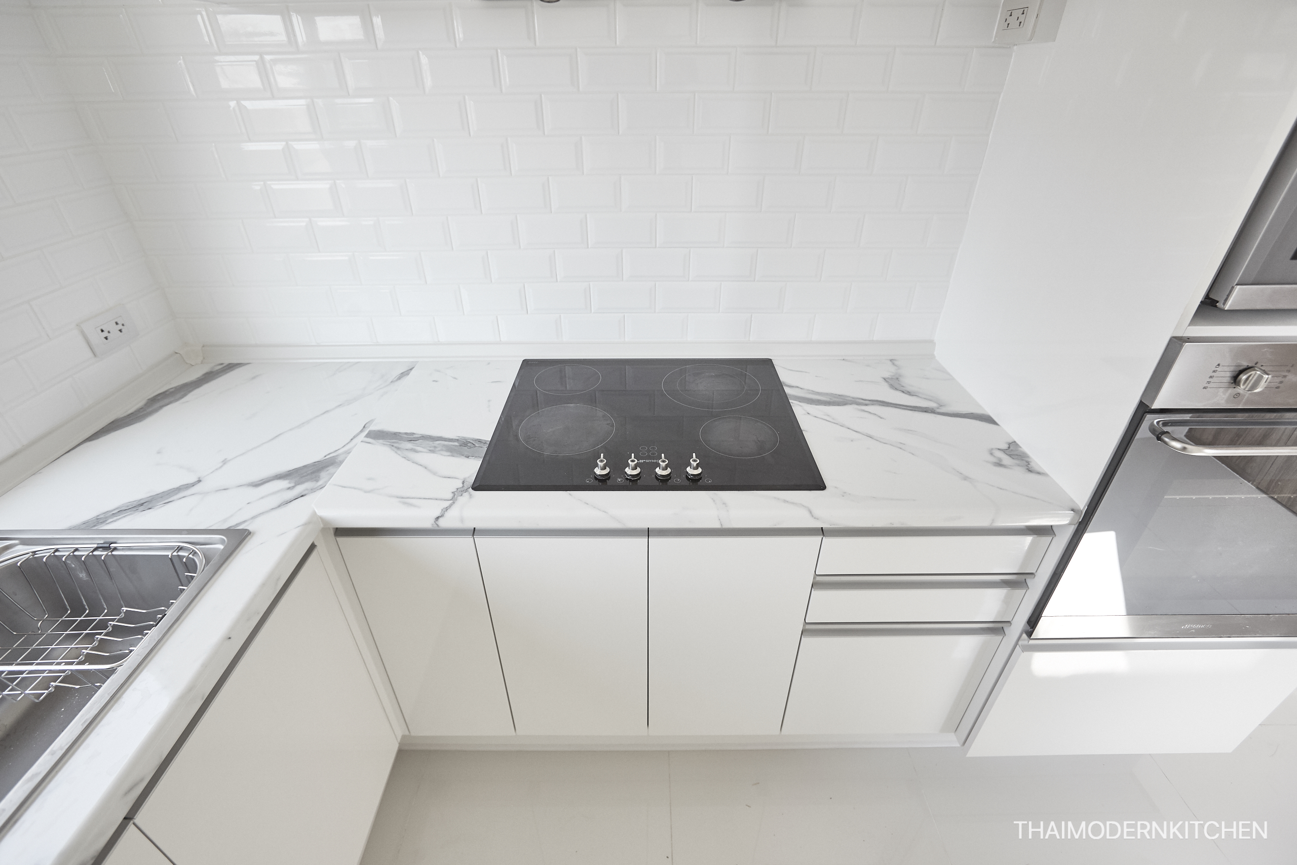 หมู่บ้านภัสสรเพรสทีจ 2.15+1.85 เมตร ตู้บน+ล่าง(เว้นติด hood) + ตู้เต็ม 60 cm สูง 220 cm