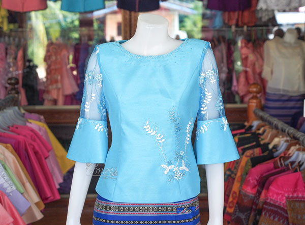 เสื้อผ้าไหมแพรทอง แต่งลูกไม้ สีฟ้า ไซส์ S