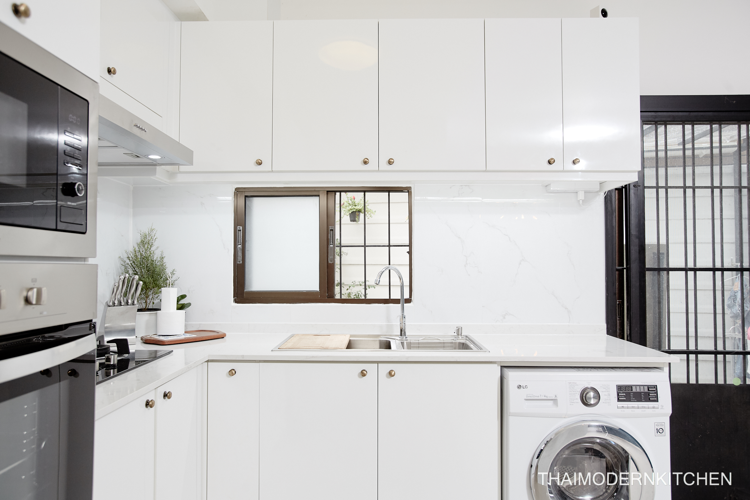 1.7×1.2 ตู้บน+ล่าง 0.9 ตู้เต็ม 0.9 ตู้บนเหนือตู้เย็น