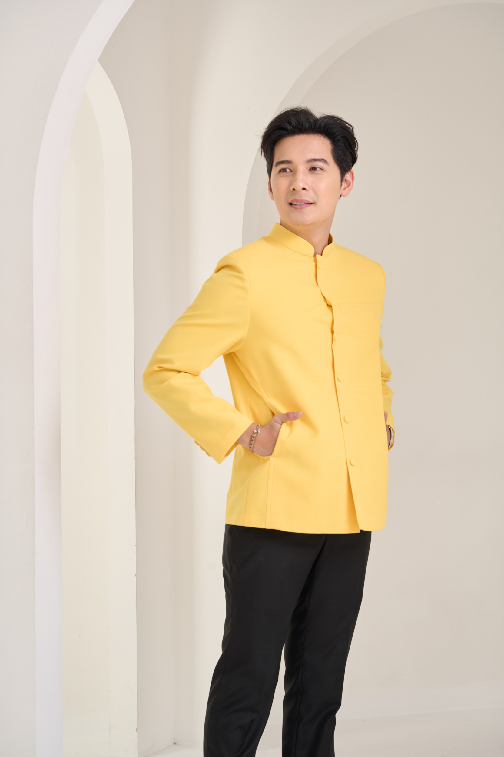 เสื้อผ้าฝ้ายแพรเงิน คอพระราชทานแขนยาว สีเหลือง ไซส์ 4XL