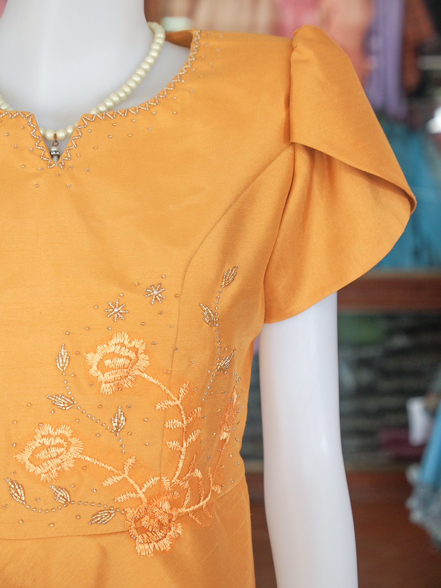 เสื้อผ้าไหมแพรทอง แต่งลูกไม้ สีทอง ไซส์ 4XL