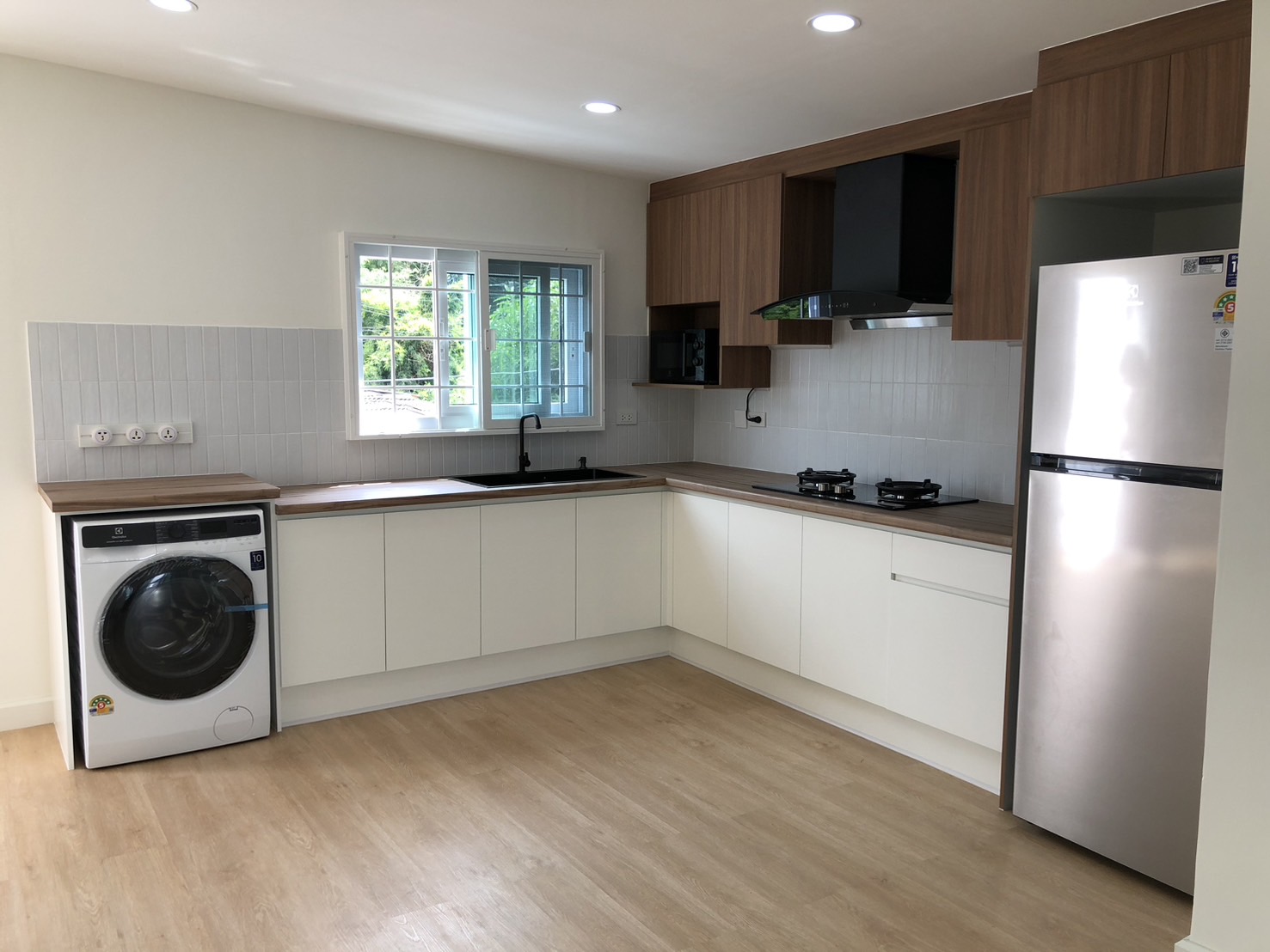 ครัวบิ้วอิน ราคา 98000- ครอบตู้เย็น