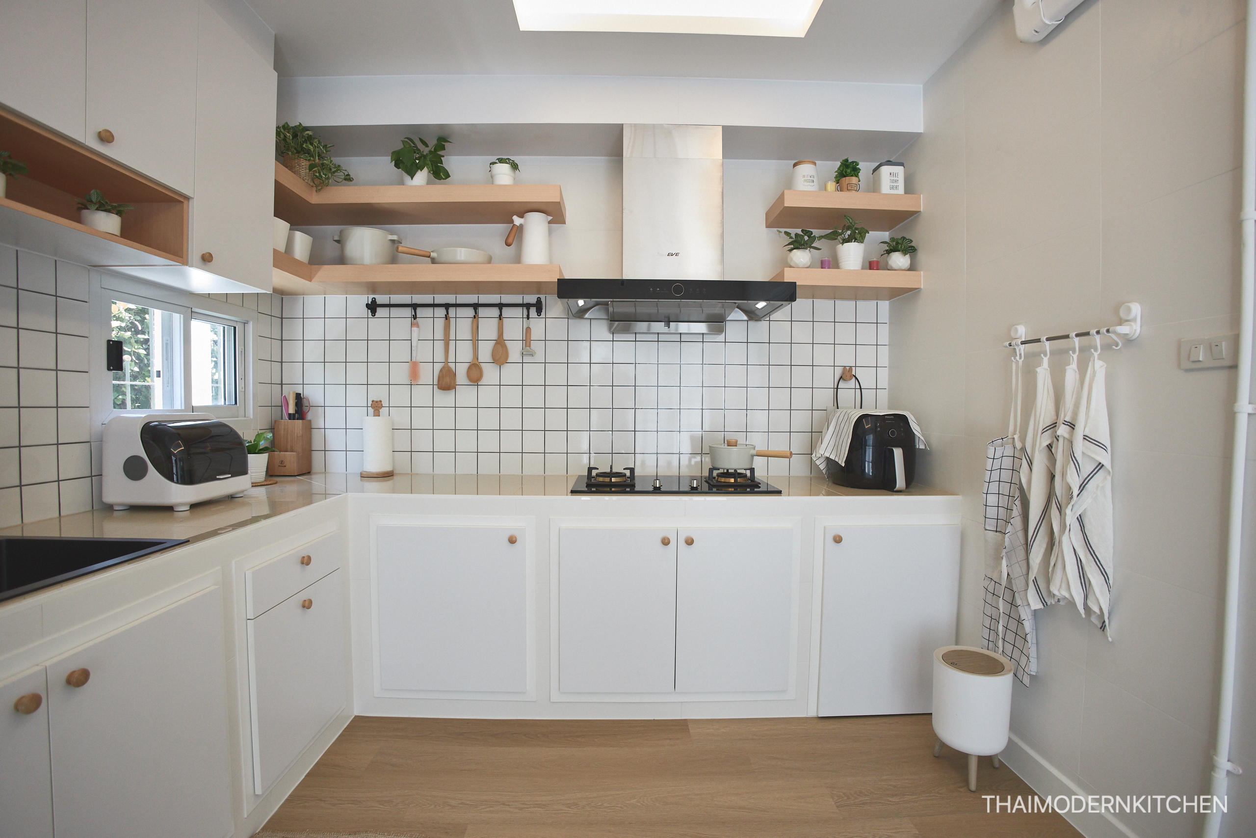 ครัวบิ้วอินบ้านคุณวนิดา ราคา 63000 บาท ใครว่าครัวปูน Muji ไม่ได้ ลูกค้ามีโครงปูนมา ดูภาพประกอบในโพส 2.9 ตู้บน+ล่าง 2.2 ตู้ล่าง