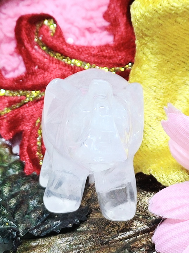 ช้างแกะสลัก (หินควอทซ์)