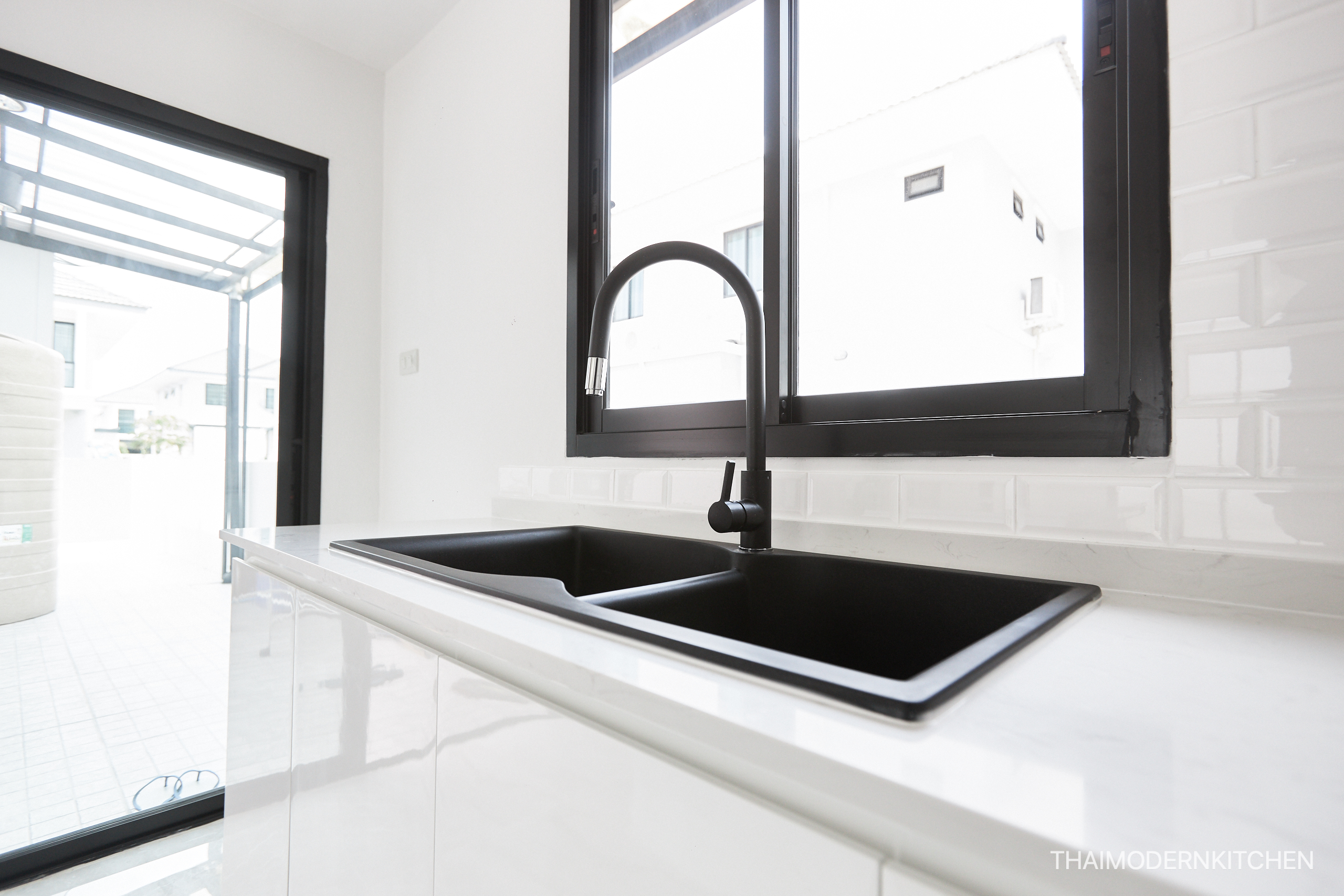 ครัวบิ้วอิน บ้านคุณ โสจิรัต 3+3.3 ตู้ล่าง 4.5 ตู้บน (เว้นติด hood) 1.8 island