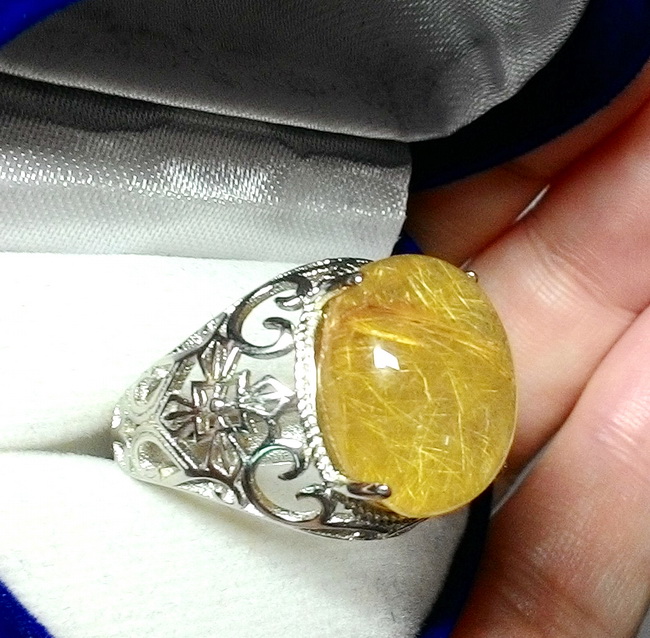 แหวนไหมทอง