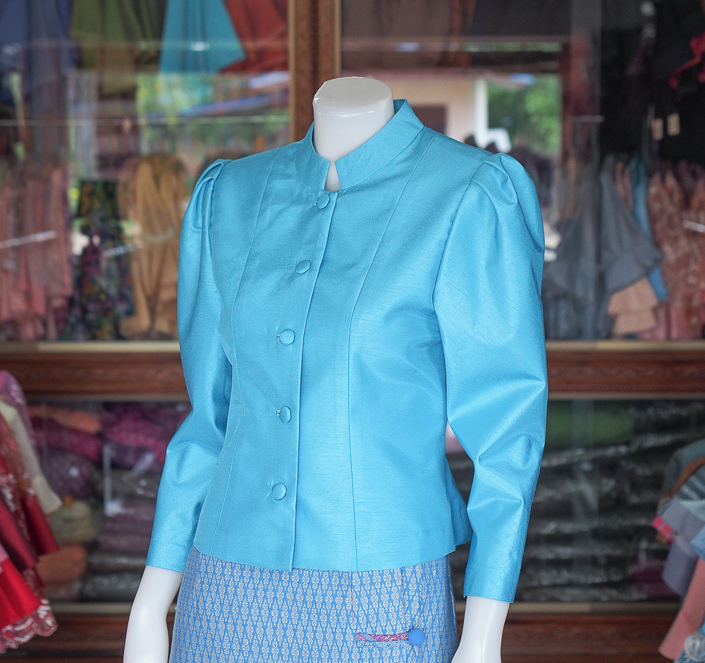 เสื้อไทยจิตรลดา ผ้าไหมแพรทอง สีฟ้า ไซส์ L