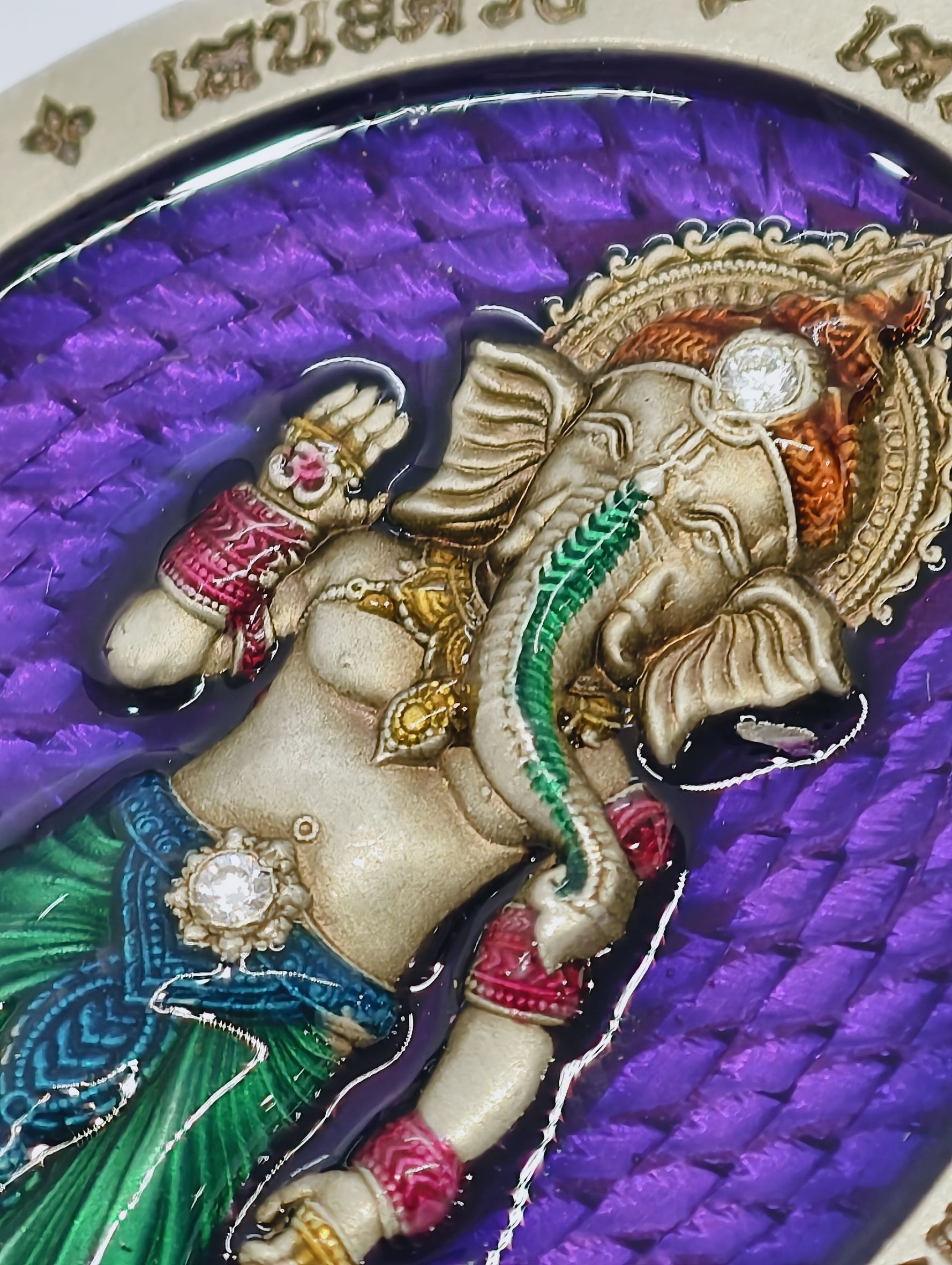 พระพิฆเนศเหนือดวง ฝังเพชร 2 เม็ด ลงยา หน้าหลัง ไม่มีกล่อง AA3434