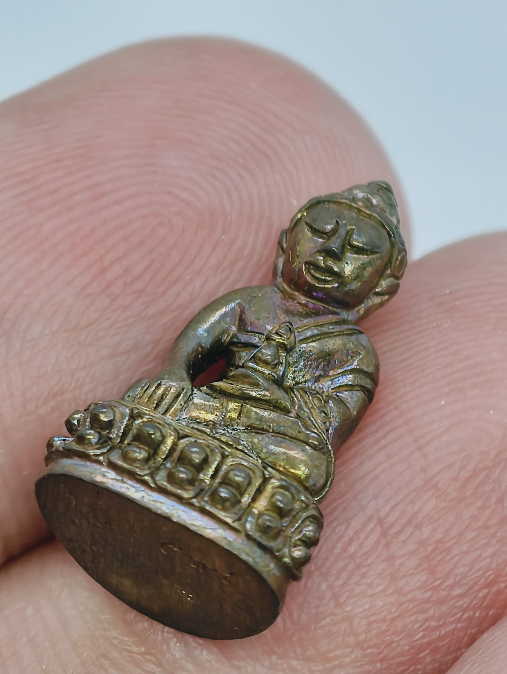 หลวงปู่ขำ วัดบ้านหนองแดง พระชัยวัฒน์ ปวเรศ 8 รอบ เนื้อนวะโลหะ KA3232