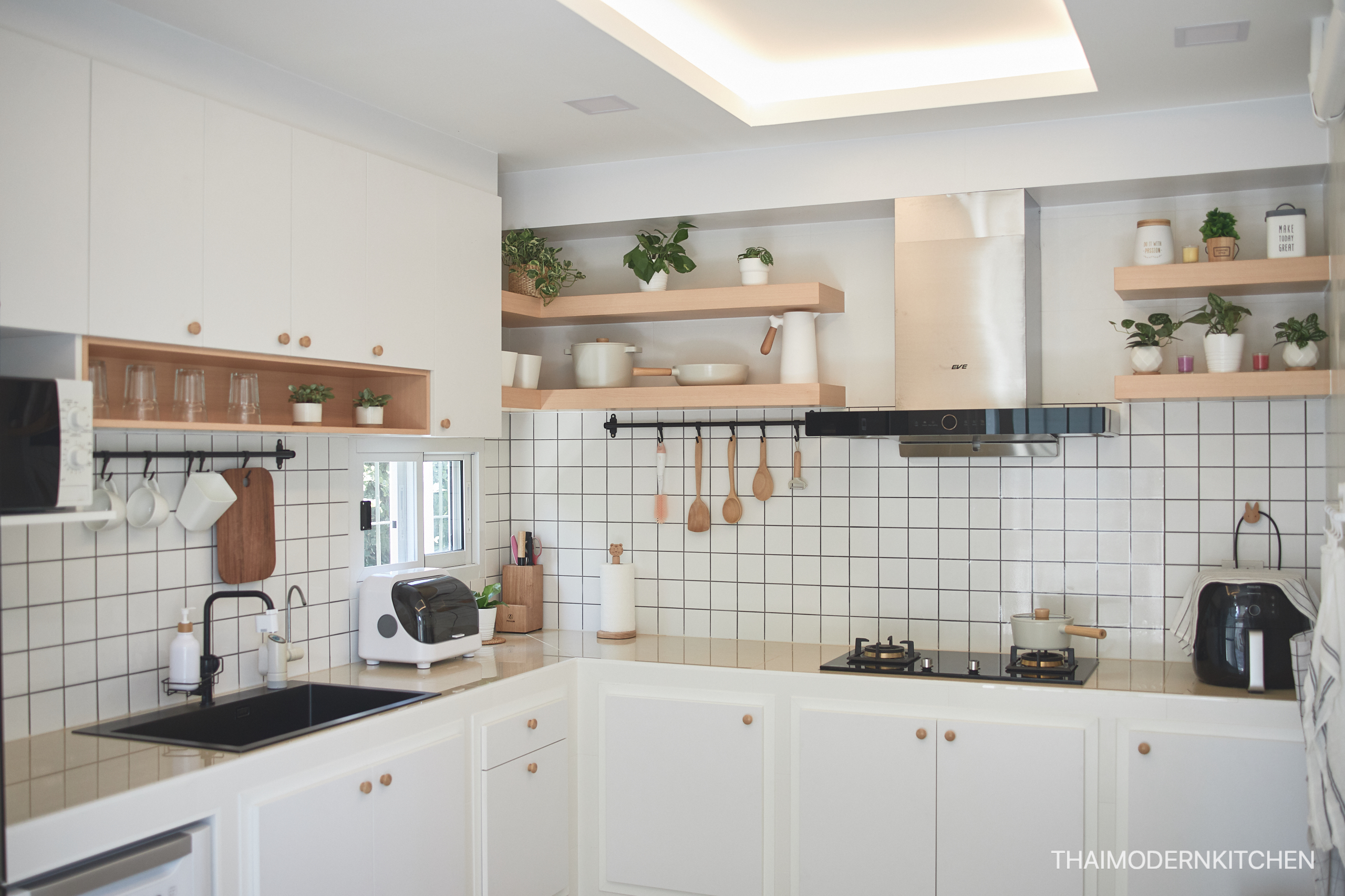 ครัวบิ้วอินบ้านคุณวนิดา ราคา 63000 บาท ใครว่าครัวปูน Muji ไม่ได้ ลูกค้ามีโครงปูนมา ดูภาพประกอบในโพส 2.9 ตู้บน+ล่าง 2.2 ตู้ล่าง