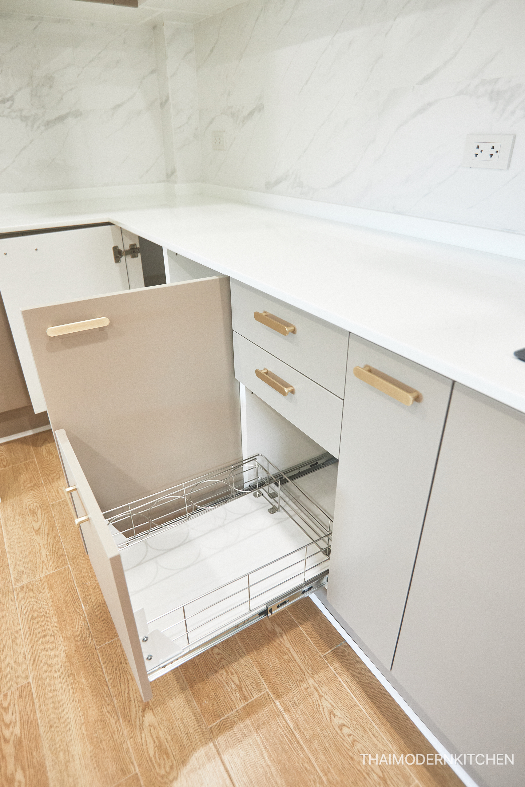 ครัวบิ้วอิน บ้านคุณพรพิมล 5.9 ตู้บน+ล่าง 2.4 ตู้ล่าง