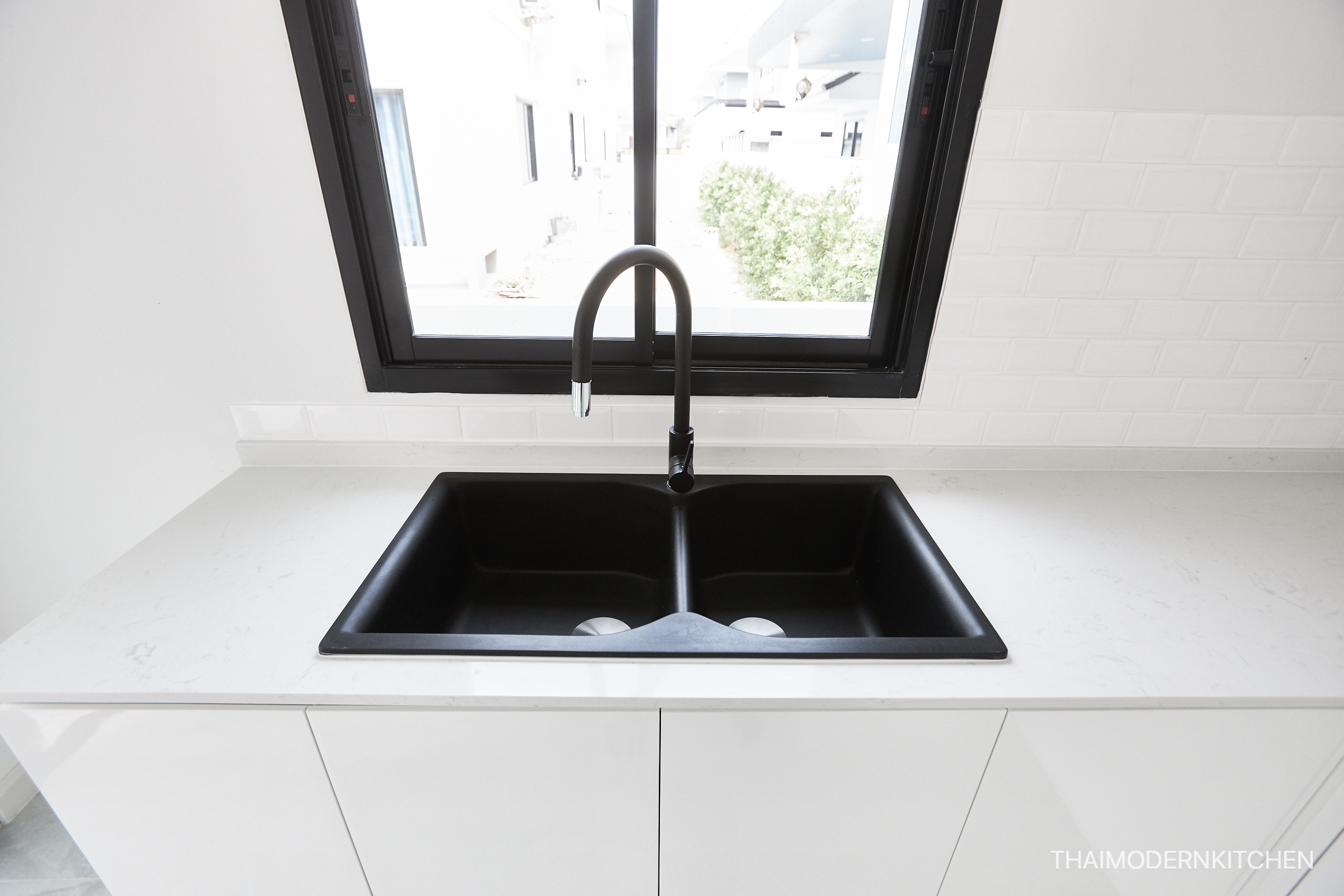 ครัวบิ้วอิน บ้านคุณ โสจิรัต 3+3.3 ตู้ล่าง 4.5 ตู้บน (เว้นติด hood) 1.8 island