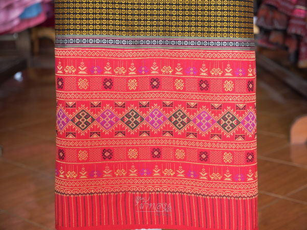 ผ้าซิ่นตีนจก ต่อผ้าทอลายมุกดอกเล็ก