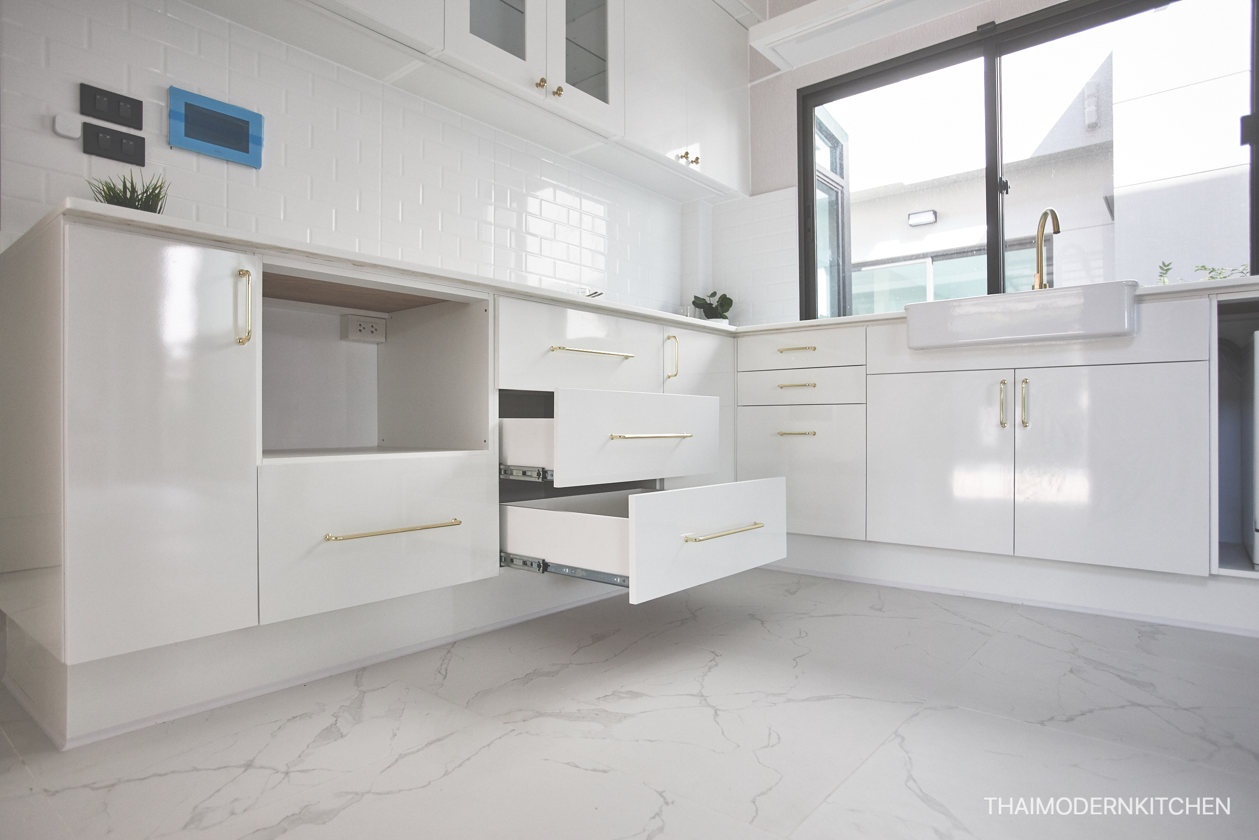 ครัวบิ้วอิน2.2 ตู้ล่าง 2.6 ตู้บน + ล่าง top laminate 59,000 ติดเครื่องล้างจาน