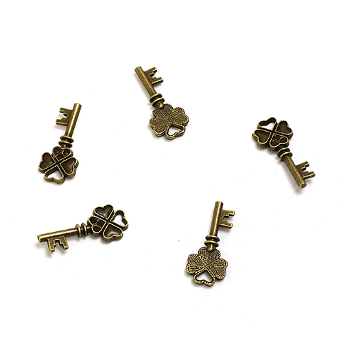 No.042 จี้กุญแจหัวใจ11*27mm.