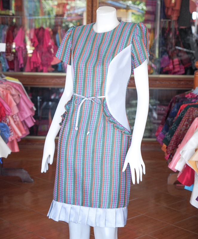 เดรสผ้าฝ้ายทอลายมุกสายรุ้ง สีเทาเงิน ไซส์ S