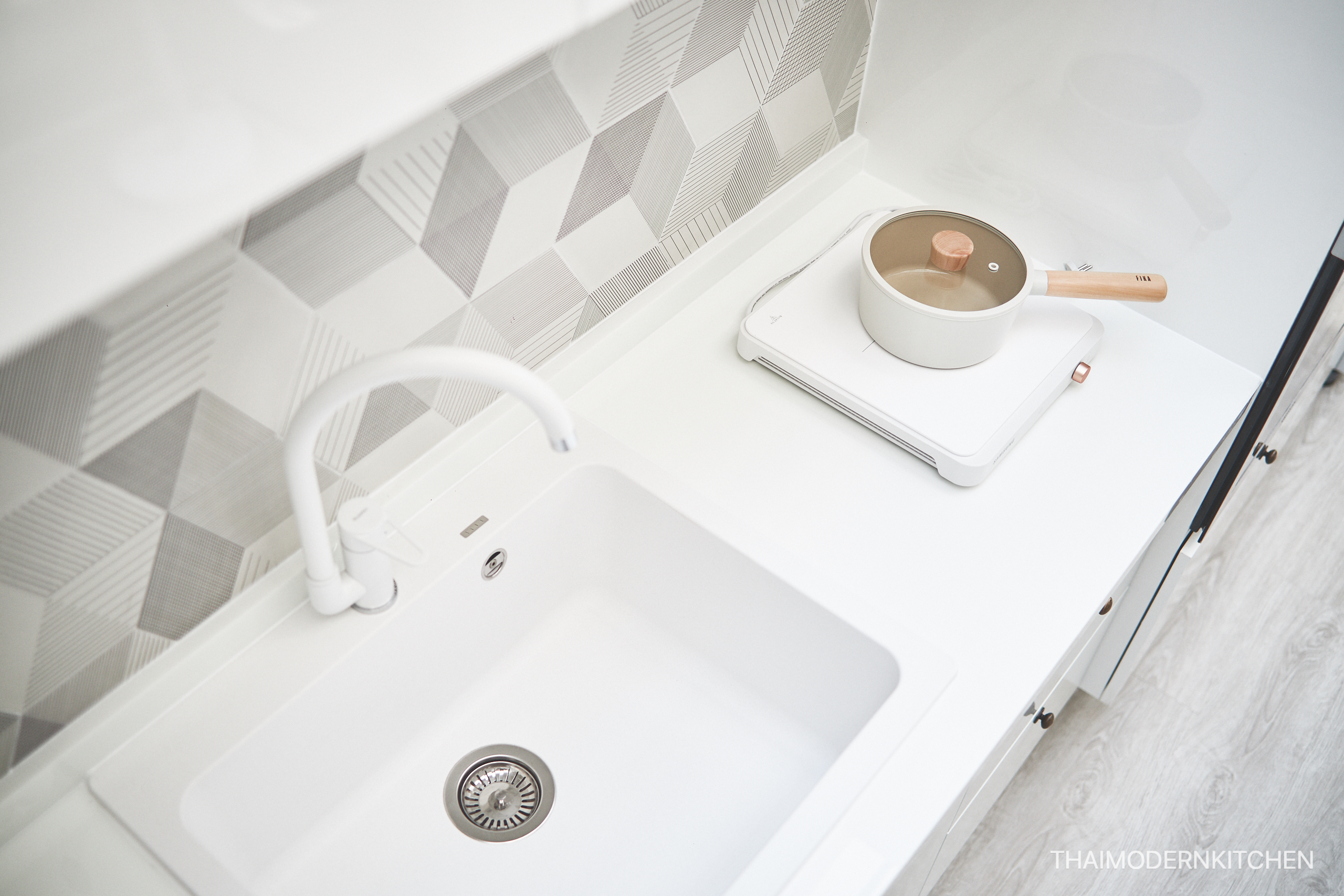 ครัวบ้านคุณรินทร์ ตู้สูง ราคา 👉 100,000 บาท 4.7 ตู้บน+ล่าง และตู้เต็ม