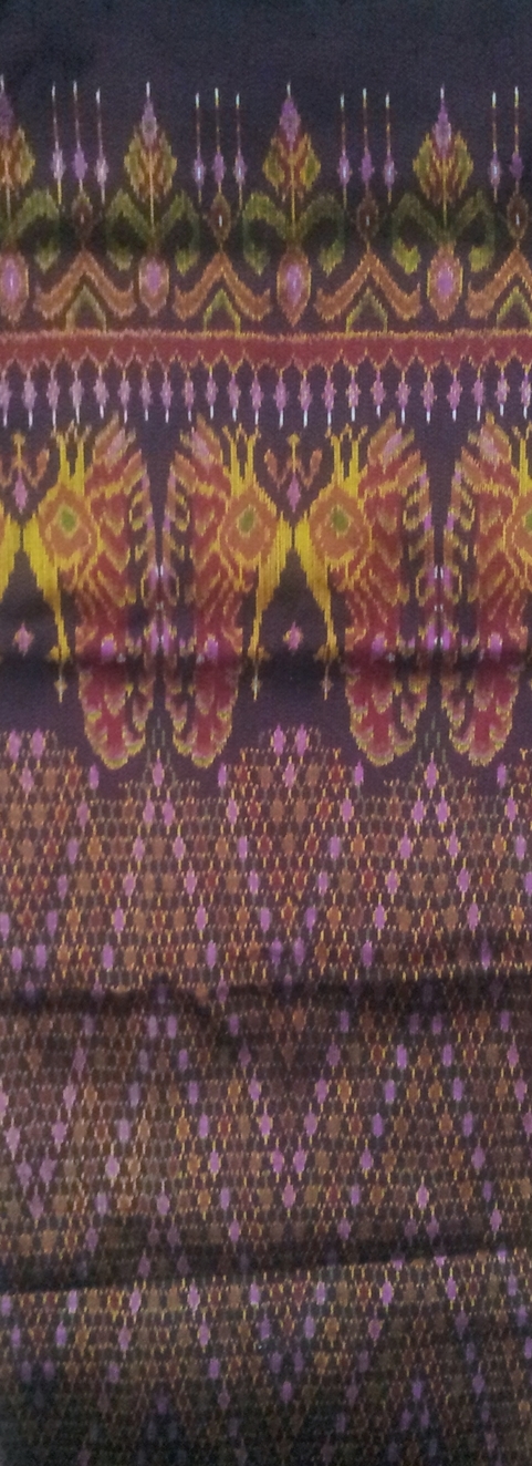 ผ้าไหมมัดหมี่ ควบหางกระรอก