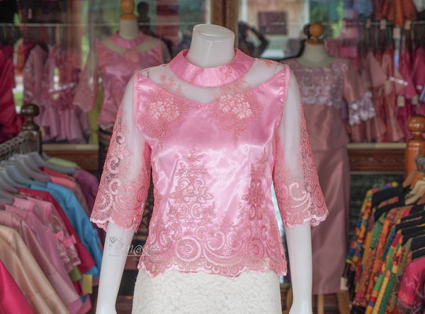 เสื้อผ้าไหมแพรทอง สีชมพู แต่งลูกไม้ ไซส์ S
