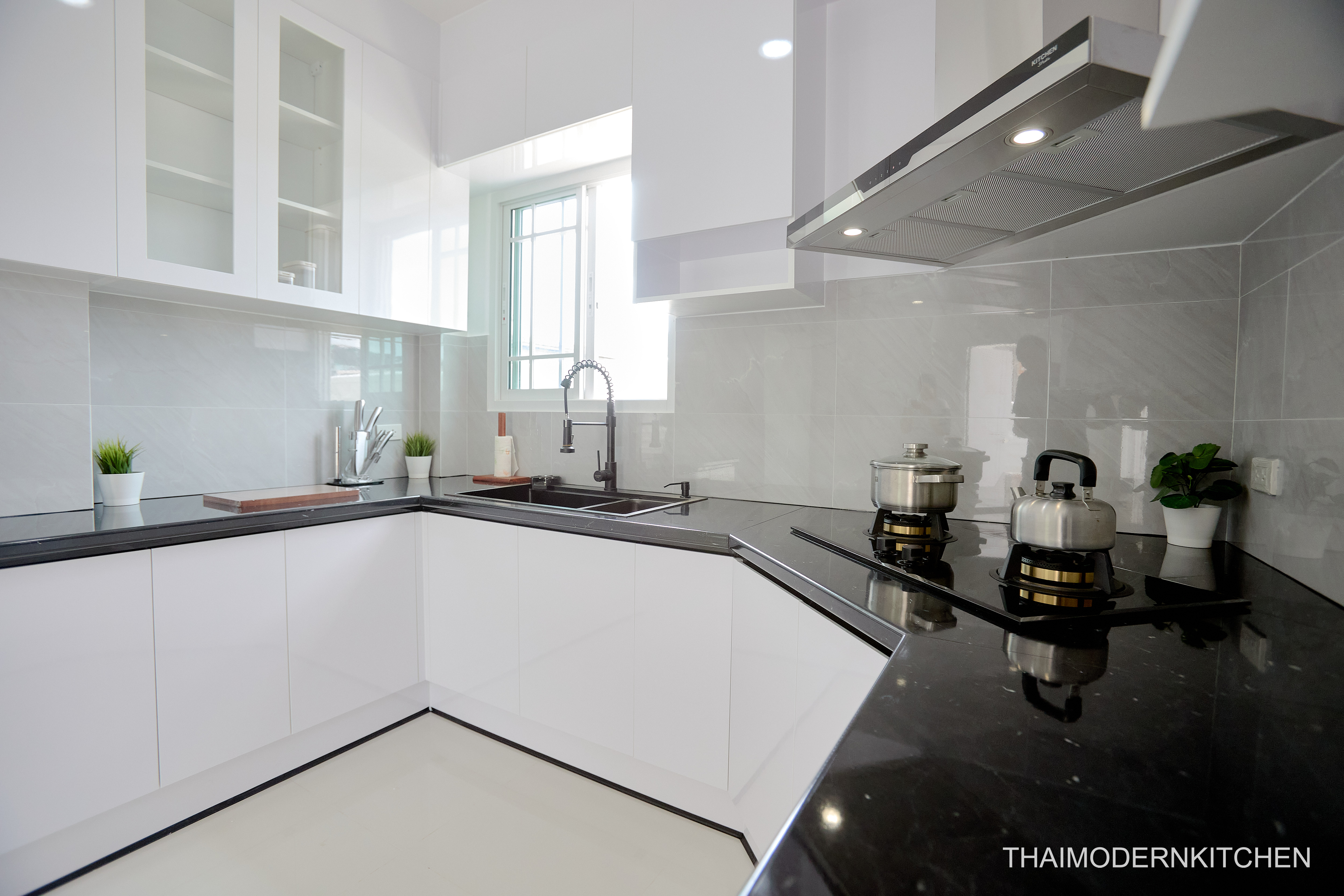 ครัวบิ้วอิน บ้านคุณ รัตนกมลณ์ 6 เมตร ตู้บนล่าง มีมุมคางหมู