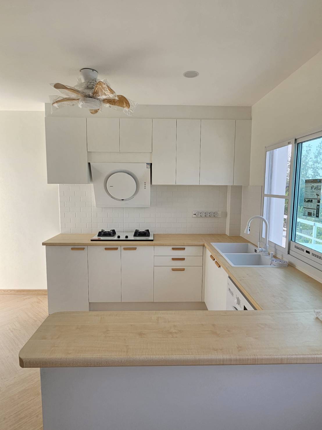 ครัวบิ้วอิน บ้านคุณฐานวีย์ ราคา 65000- ตัวแอล