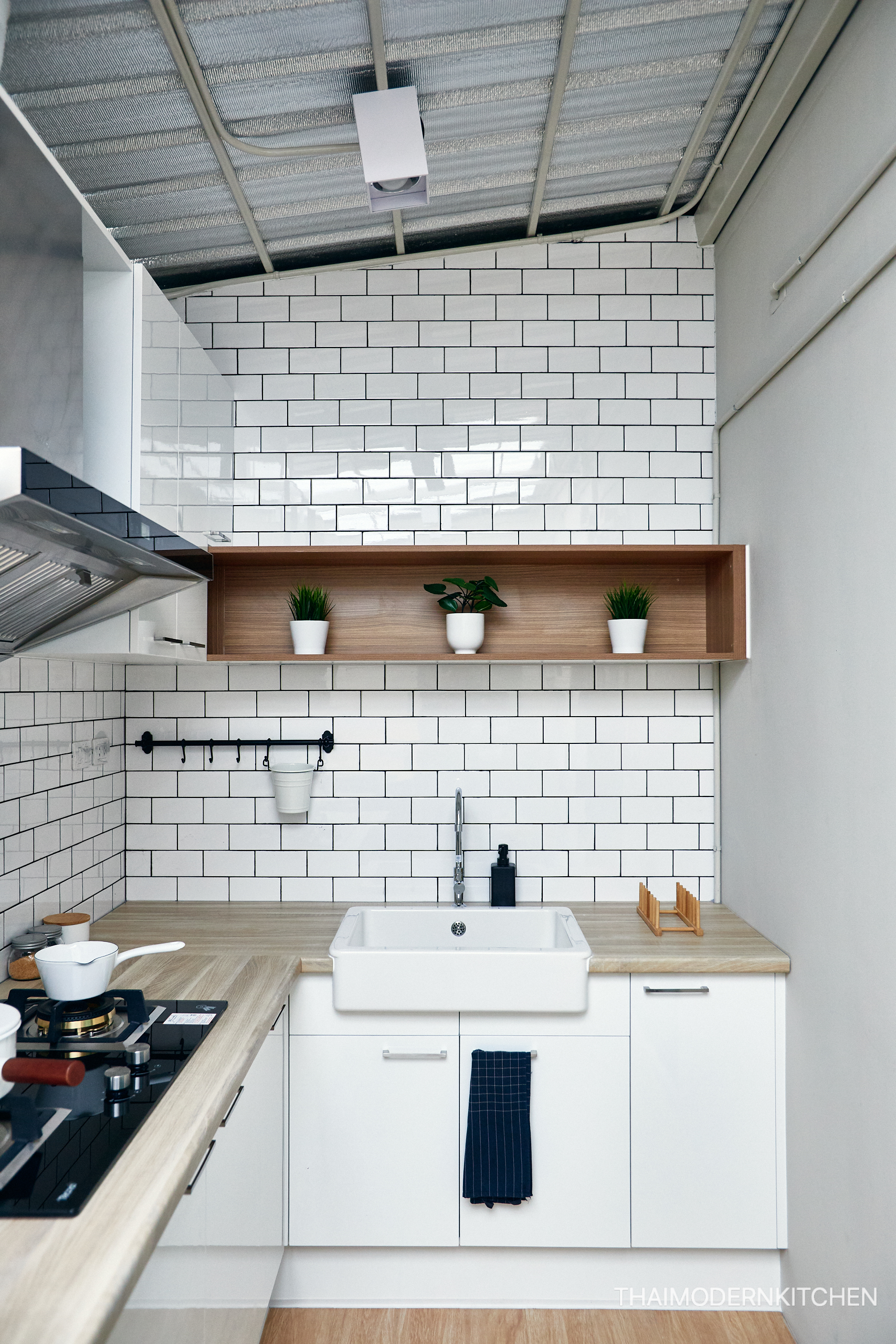 ครัวบิ้วอิน หมู่บ้าน Cher วงแหวน-สาทร 2 .4 ตู้ล่าง+บน 1.14 ตู้ล่าง + ชั้นญี่ปุ่น