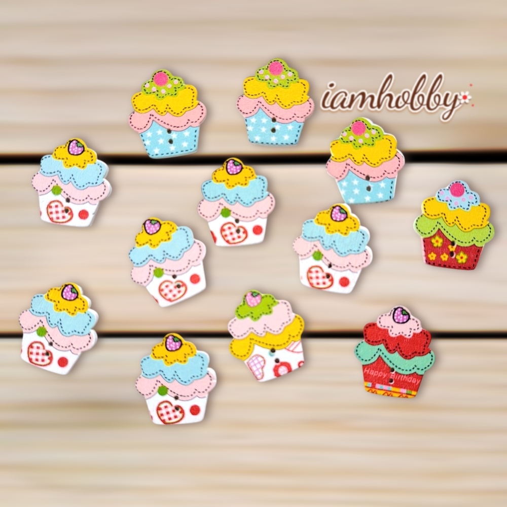 กระดุมไม้รูปคัพเค้กสีหวาน ขนาด 23x25 มิล คละลาย ชุดที่2 (แพ็คละ 12 ชิ้น)