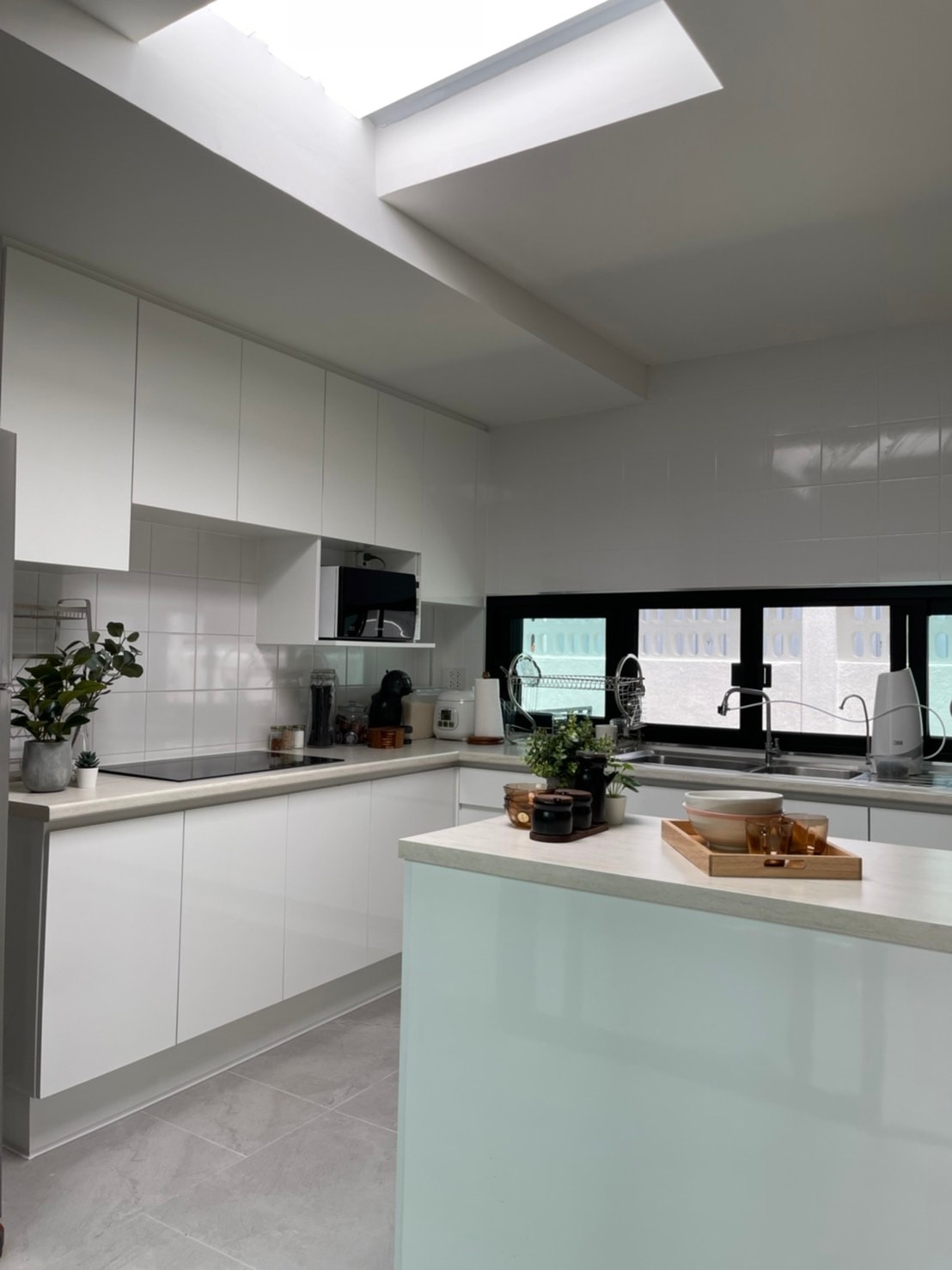 ครัวบิ้วอิน บ้านคุณปริษฐา ราคา 80500 บาท 2.30 + 3.5 ตู้ล่าง 2.30 ตู้บน 1.5 island ลึก 60 ซม