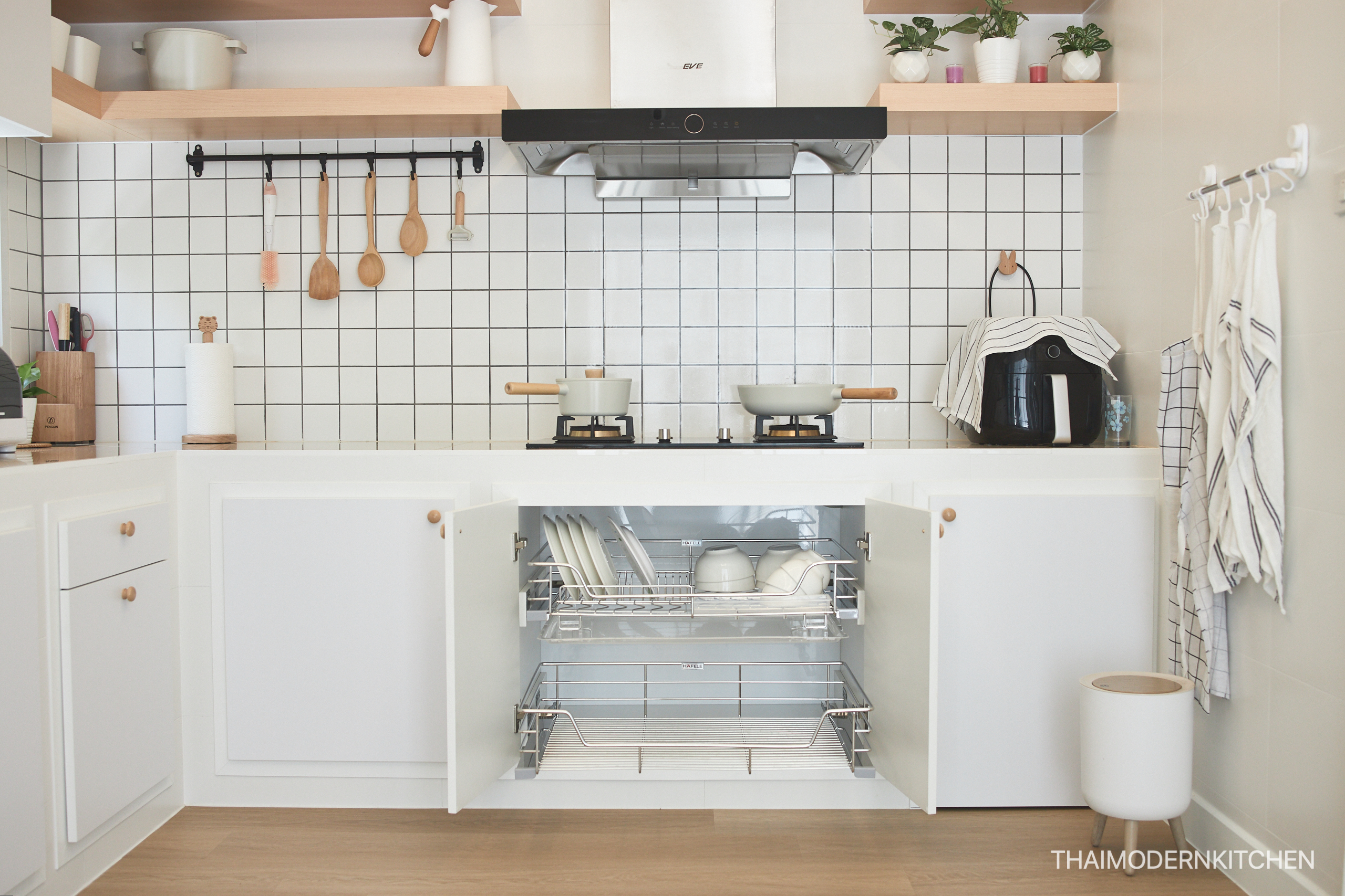 ครัวบิ้วอินบ้านคุณวนิดา ราคา 63000 บาท ใครว่าครัวปูน Muji ไม่ได้ ลูกค้ามีโครงปูนมา ดูภาพประกอบในโพส 2.9 ตู้บน+ล่าง 2.2 ตู้ล่าง