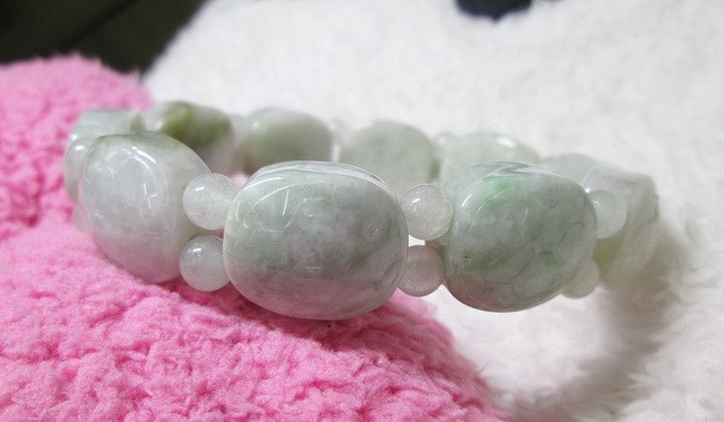 สร้อยข้อมือหยกแกะสลัก