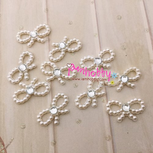โบว์มุก ลายไข่ปลา สีครีม ติดเพชร (แพ็คละ 10 ชิ้น)