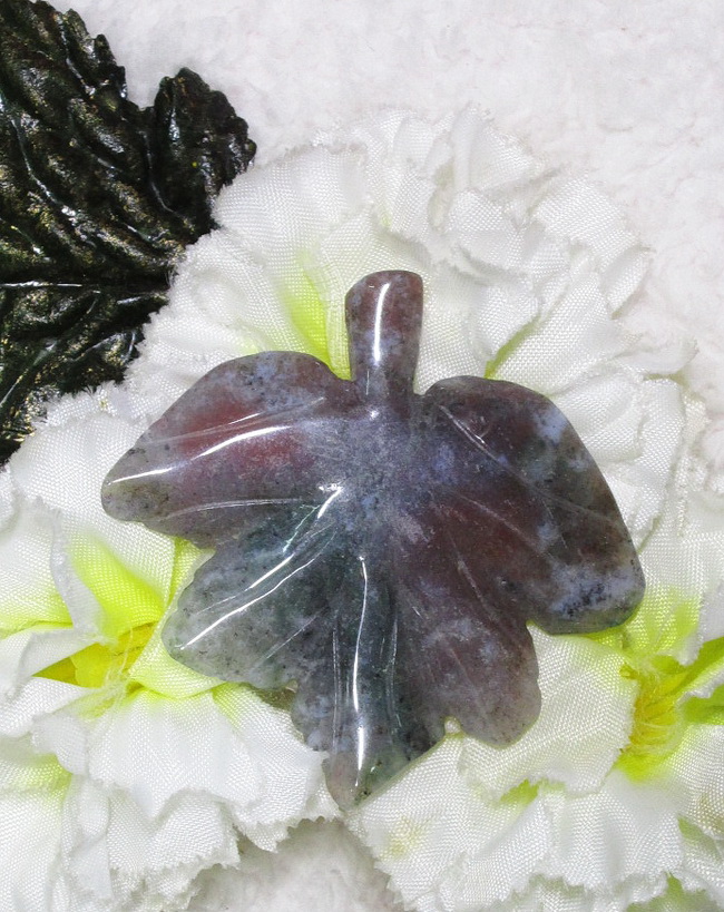 อาเกตแกะสลักรูปใบไม้