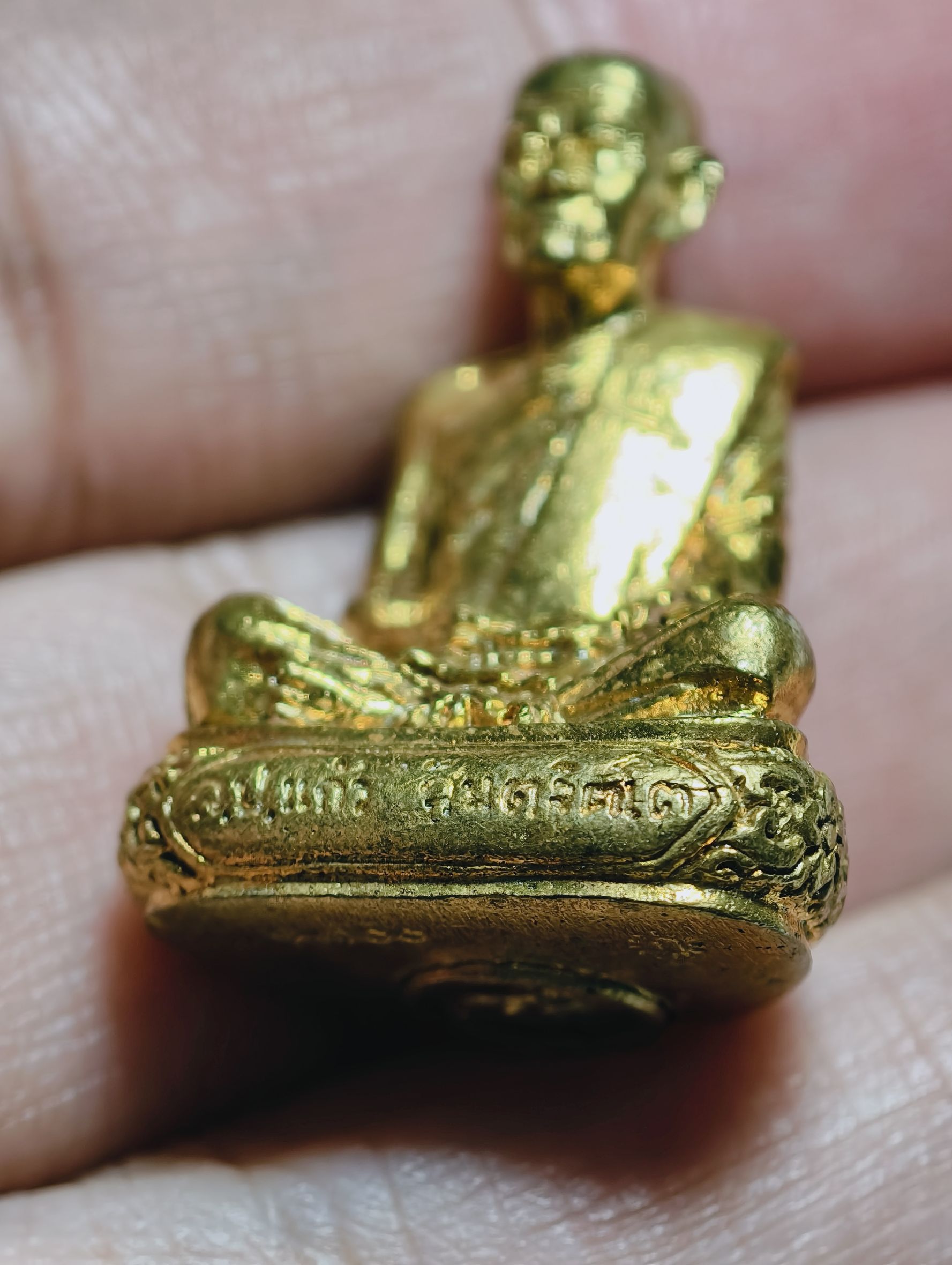 หลวงปู่แก้ว วัดบ้านถนนกระสัง แก้วสารพัดนึก ก้นช้าง กล่องเดิม AC4352