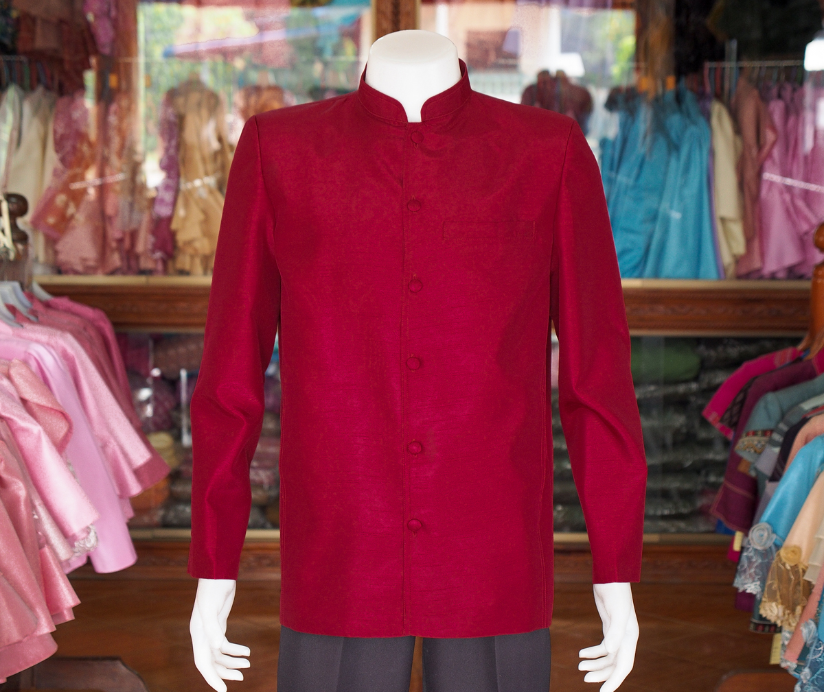 เสื้อผ้าไหมแพรทองคอพระราชทานแขนยาว สีแดงเลือดหมู ไซส์ M