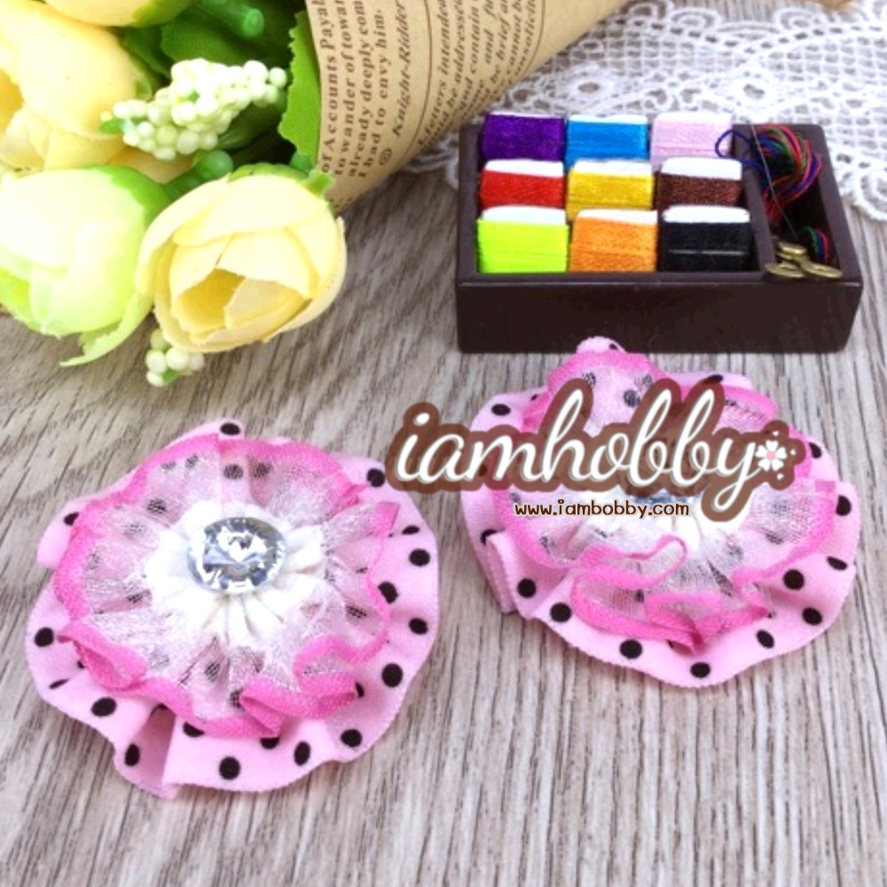 ดอกไม้ริบบิ้นผ้าสีชมพูลายจุด 4 cm. ตกแต่งริบบิ้นผ้าแก้ว ติดเพชร (แพ็คละ 1 คู่)